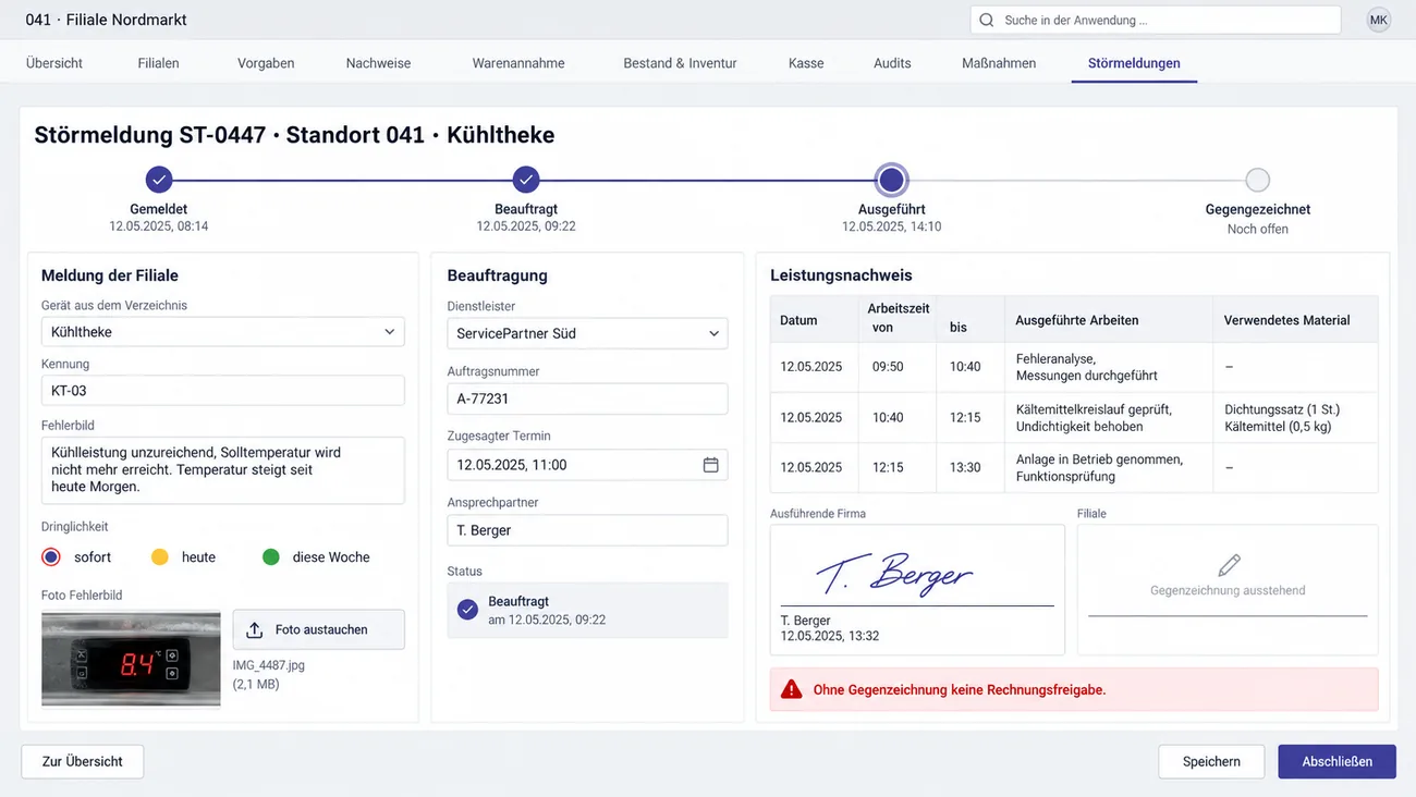 Maske: Störmeldung mit dem Fortschritt von gemeldet bis gegengezeichnet, Gerät aus dem Verzeichnis, Fehlerbild, Dringlichkeit und Foto, Beauftragung und dem Leistungsnachweis mit den Unterschriften von ausführender Firma und Filiale