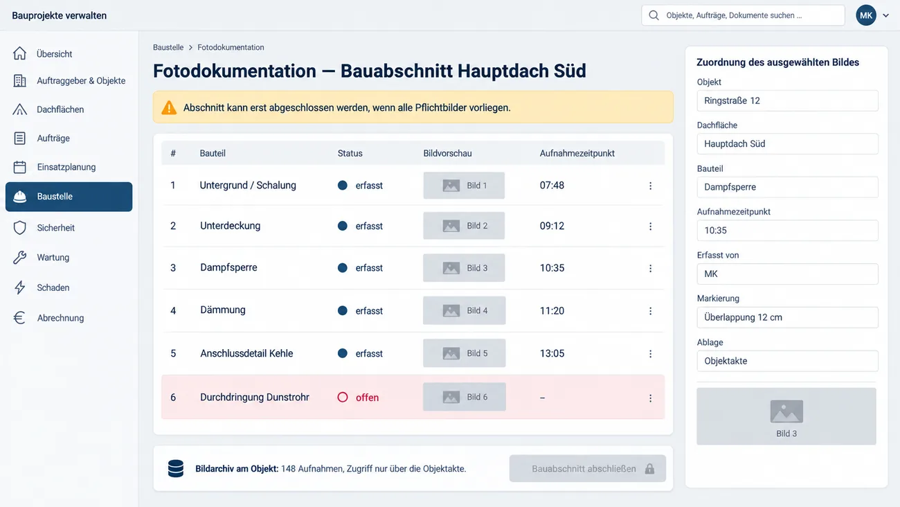 Maske: Fotodokumentation eines Bauabschnitts mit Pflichtbildern von Untergrund, Unterdeckung, Dampfsperre, Dämmung und Anschlussdetail, einer noch offenen Durchdringung, gesperrtem Abschluss und der Zuordnung jedes Bildes zu Objekt, Dachfläche und Bauteil
