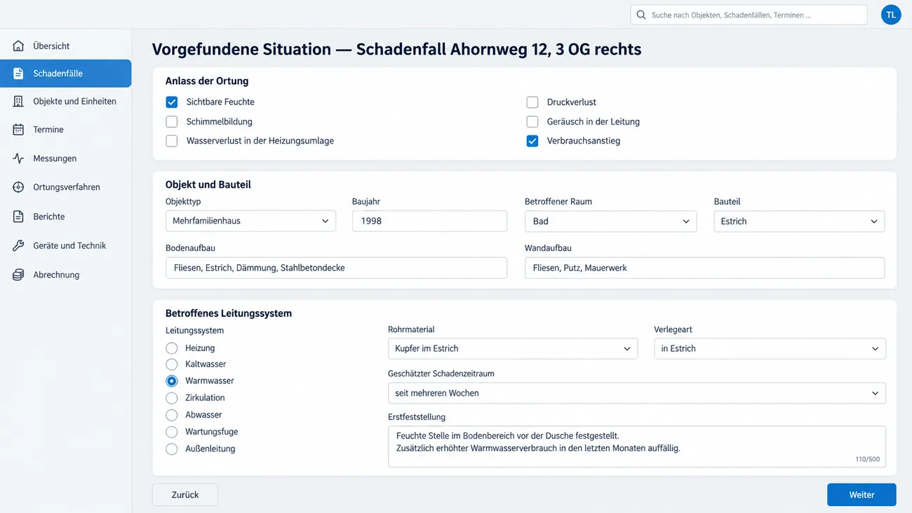 Maske: Vorgefundene Situation mit angekreuztem Anlass der Ortung, Objekttyp, Raum und Bauteil samt Boden- und Wandaufbau, gewähltem Leitungssystem, Rohrmaterial, geschätztem Schadenzeitraum und kurzer Erstfeststellung