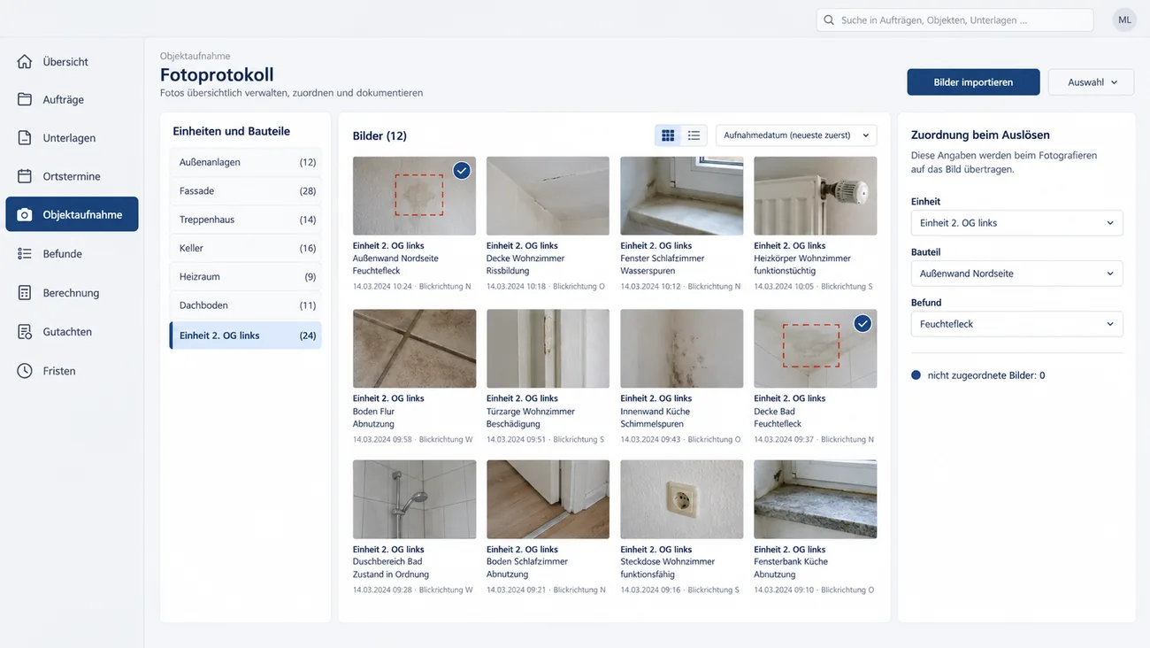 Maske: Fotoprotokoll mit Gliederung nach Einheiten und Bauteilen samt Bildanzahl, zwölf Aufnahmen mit Einheit, Bauteil, Befund, Aufnahmezeit und Blickrichtung, zwei markierten Schadstellen und der Zuordnung beim Auslösen nach Einheit, Bauteil und Befund mit null nicht zugeordneten Bildern