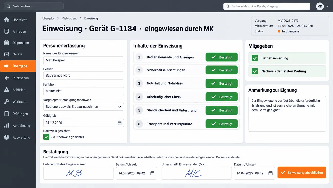 Maske: Einweisung mit Name, Betrieb und Funktion des Eingewiesenen, vorgelegtem Bedienerausweis Erdbaumaschinen samt Gültigkeit und Sichtvermerk, sechs bestätigten Inhalten von den Bedienelementen über Sicherheitseinrichtungen, Not-Halt und Notablass bis zu Standsicherheit und Verzurrpunkten, mitgegebener Betriebsanleitung und letztem Prüfnachweis, einer Anmerkung zur Eignung und den Unterschriften beider Seiten