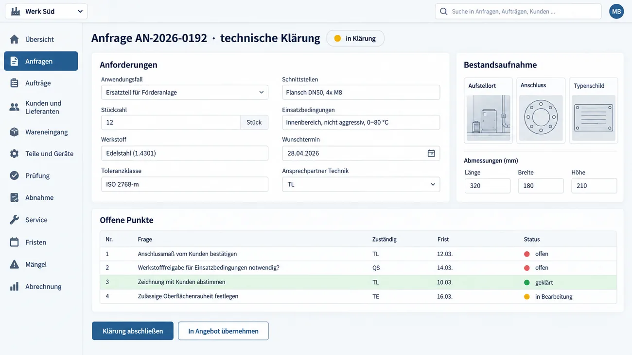 Maske: Technische Klärung einer Anfrage mit den Anforderungen von Anwendungsfall, Stückzahl und Werkstoff bis Schnittstellen, Einsatzbedingungen und Wunschtermin, der Bestandsaufnahme mit Bildern von Aufstellort, Anschluss und Typenschild samt Maßen und der Tabelle der offenen Punkte mit Zuständigem, Frist und Status