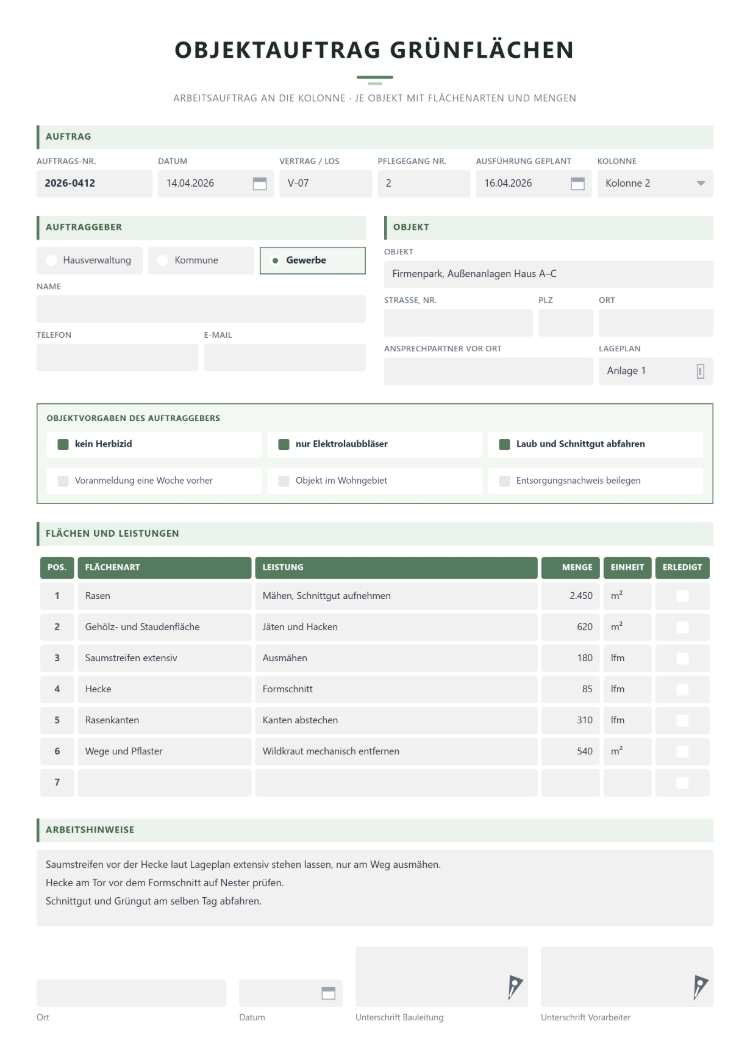 Formular für Arbeitsaufträge als Objektauftrag Grünflächen mit Auftrags-Nr., Datum, Vertrag und Los, Pflegegang-Nummer und geplanter Ausführung, Auftraggeber Hausverwaltung, Kommune oder Gewerbe, Objekt mit Ansprechpartner vor Ort und Lageplan, Kasten Objektvorgaben mit kein Herbizid, nur Elektrolaubbläser und Laub und Schnittgut abfahren, Tabelle aus Flächenart, Leistung, Menge und Einheit von Rasen bis Wege und Pflaster, Arbeitshinweisen sowie Unterschrift von Bauleitung und Vorarbeiter