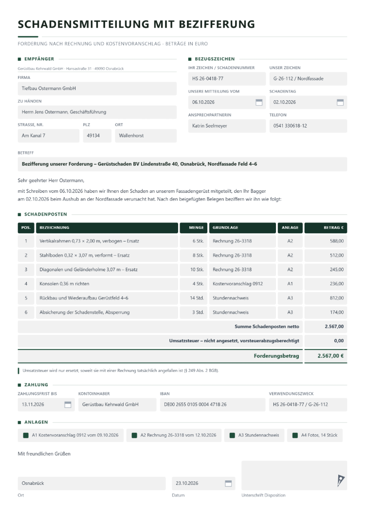 Schadensmitteilung mit Bezifferung nach Rechnung und Kostenvoranschlag mit Bezug auf die erste Mitteilung, Schadennummer und Schadentag, Betreff zum Gerüstschaden, Schadenposten mit Menge, Grundlage und Anlage, Summe netto, Hinweis zur Umsatzsteuer, Forderungsbetrag, Zahlungsfrist mit Bankverbindung und Anlagenliste