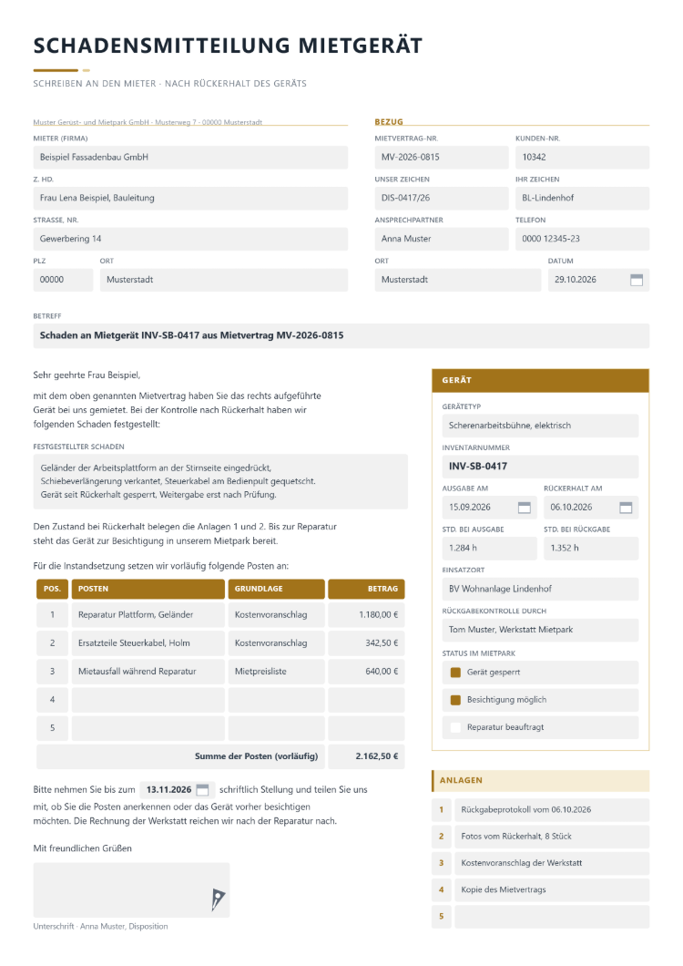 Schadensmitteilung Mietgerät als Schreiben an den Mieter nach Rückerhalt mit Mietvertrag-Nr., Kunden-Nr., Betreff mit Inventarnummer, festgestelltem Schaden an der Scherenarbeitsbühne, Geräteblock mit Ausgabe, Rückerhalt und Betriebsstunden, Status im Mietpark, Posten von Reparatur über Ersatzteile bis Mietausfall, Frist zur Stellungnahme und Anlagen mit Rückgabeprotokoll und Fotos