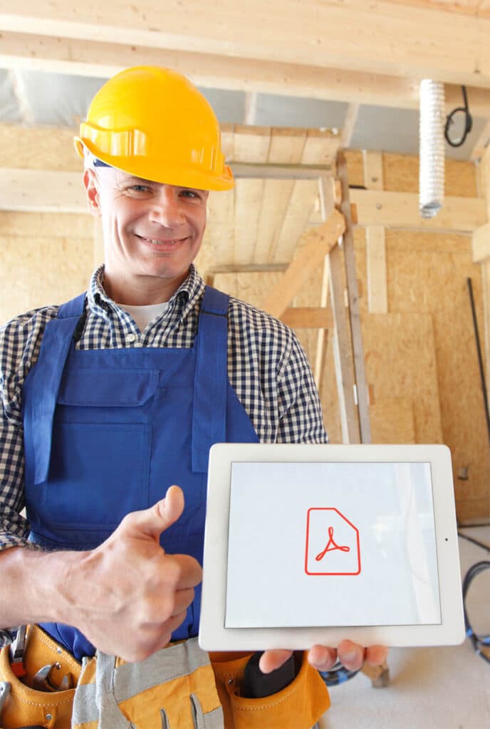 Bauarbeiter hält Tablet mit PDF-Logo