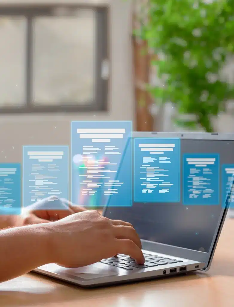 Mann, der eine Checkliste mit digitalen Online-Formularen zur Bewertung der Geschäftsleistung ausfüllt.