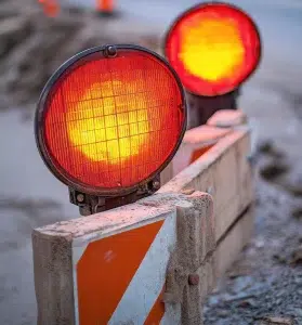 Rote Warnampel - Straße wegen Baustelle gesperrt