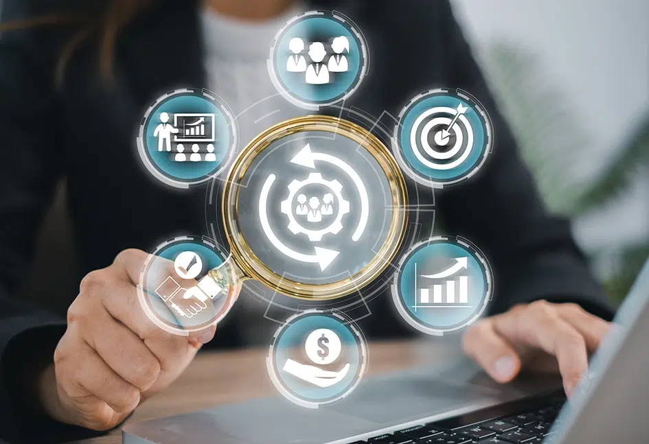 Digitale Schnittstelle, die das Personalmanagement mit Geschäftssymbolen veranschaulicht