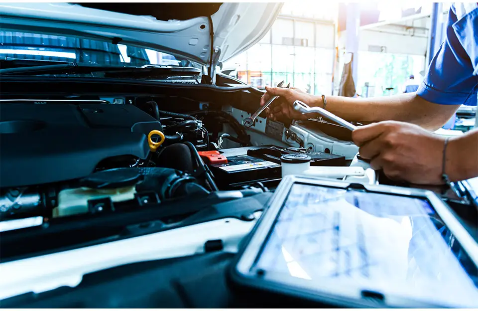 Wartung eines Automotors