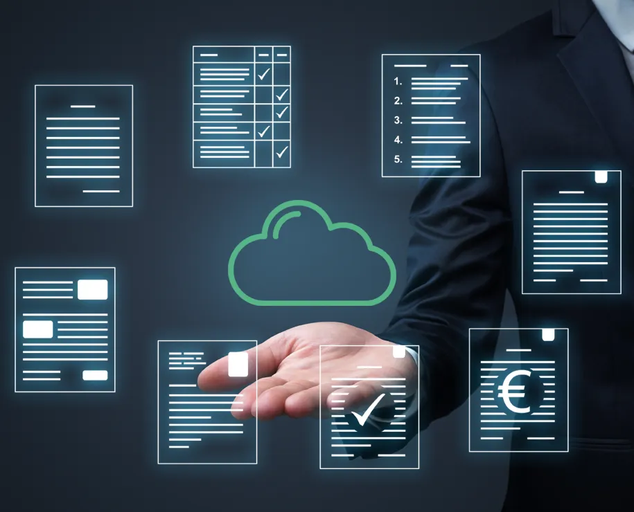 Cloud- und Ordner-Icons schweben symbolisch über einem Laptop